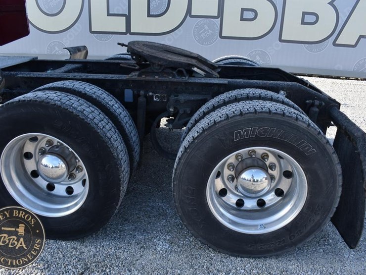 2004-peterbilt-379-image-27