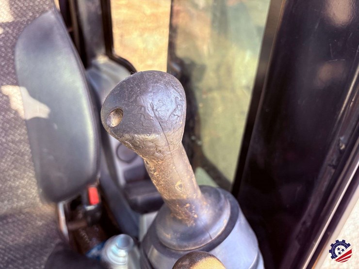 2016-cat-305e2-mini-excavator-image-86