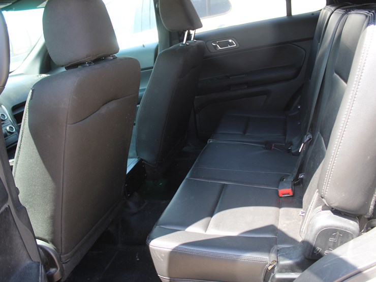 2016-ford-explorer-image-6