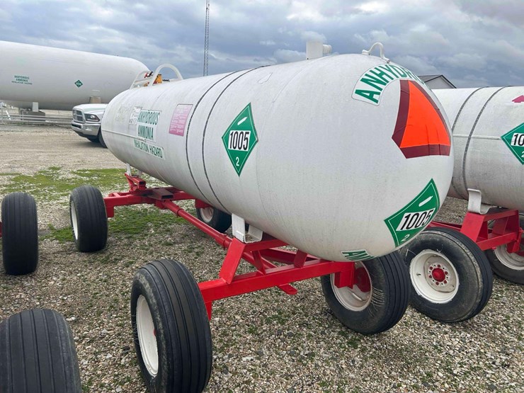 1000-gal.-nh3-tank-on-gear-#19 sells-offsite-image-9