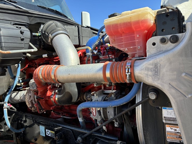 2020-peterbilt-567-image-13