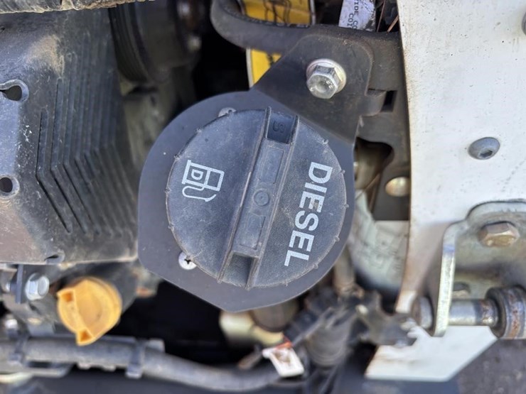 2021-bobcat-s590-image-24