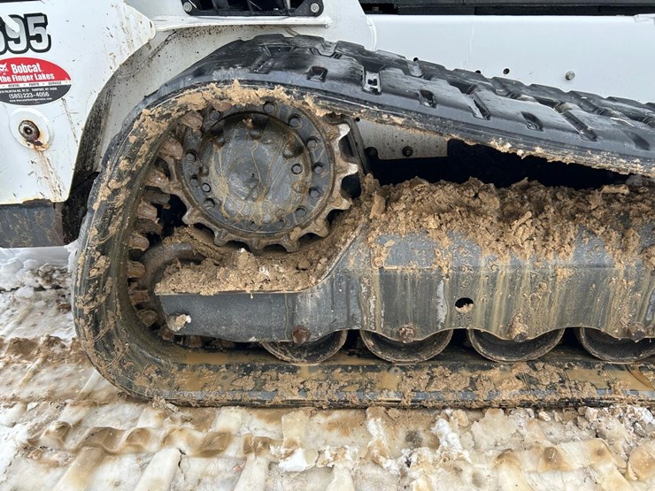 2020-bobcat-t595-image-14
