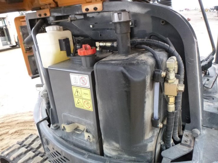 2017-case-cx33c-image-28