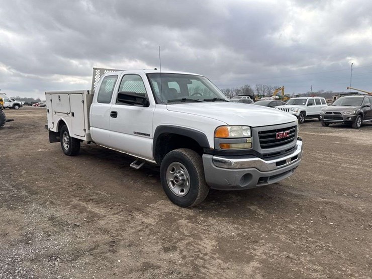 2005-gmc-sierra-2500-image-6