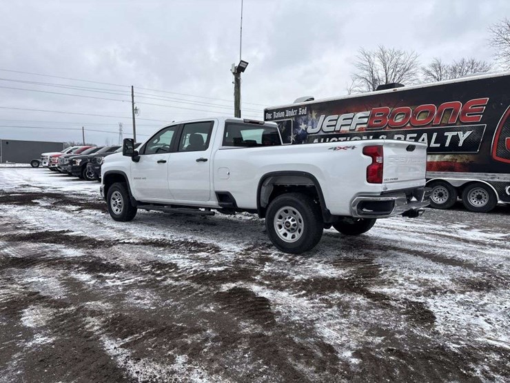 2023-chevrolet-3500-image-3