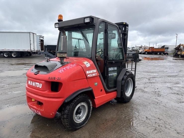 2016-manitou-ms130t-enc-cab-forklift-image-3
