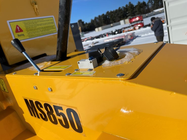 #5409-•-mms-850-ride-on-road-roller-image-10