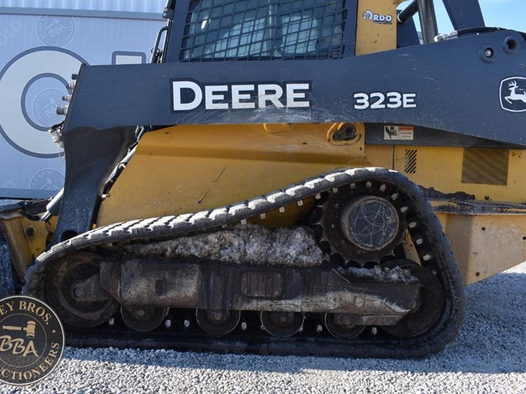 2015-deere-323e-image-27