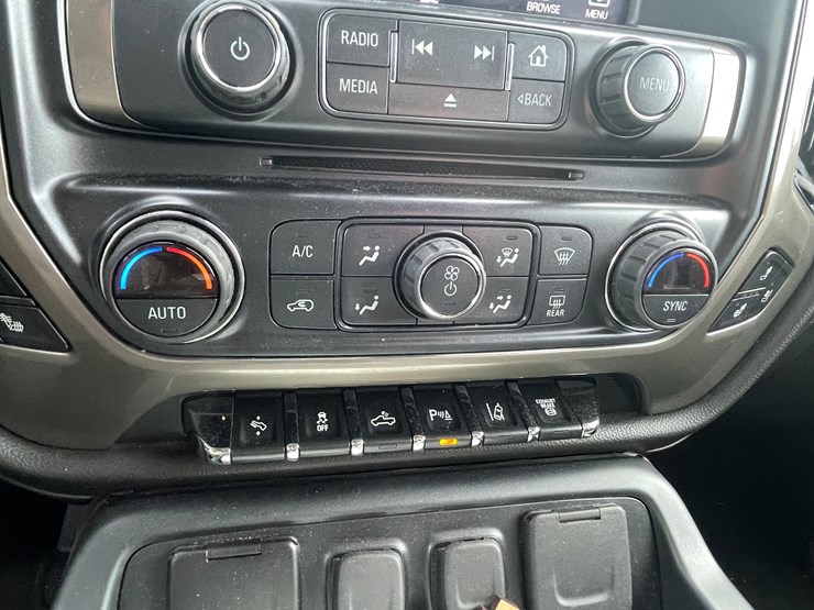 #7551-•-2019-chevy-silverado-high-country-pickup-(has-wi-title)-(blair,-wi)-image-43