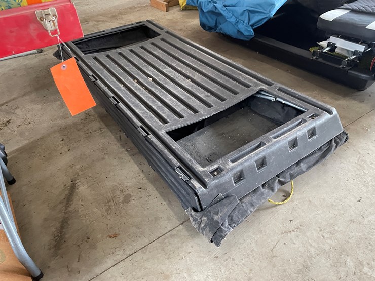 #7637-•-frabill-ice-fishing-shack-image-4