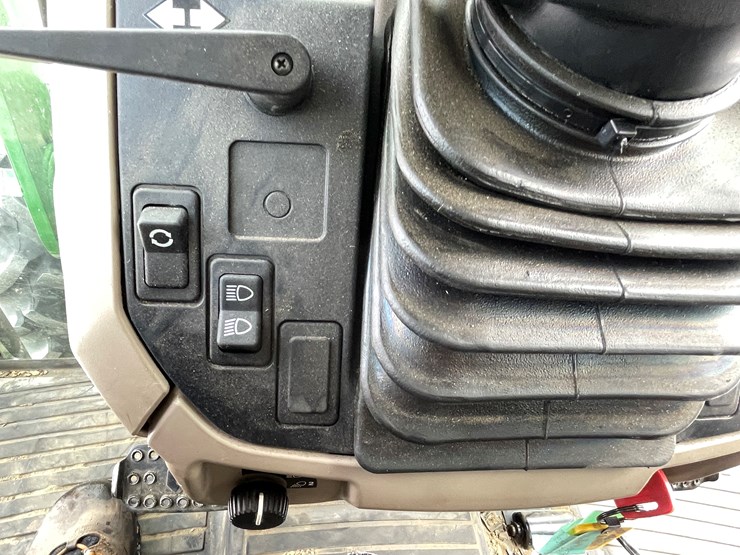 2015-john-deere-5075e-image-55