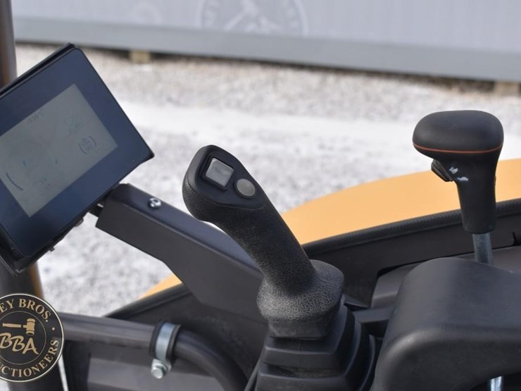 2023-volvo-ecr25-electric-image-35