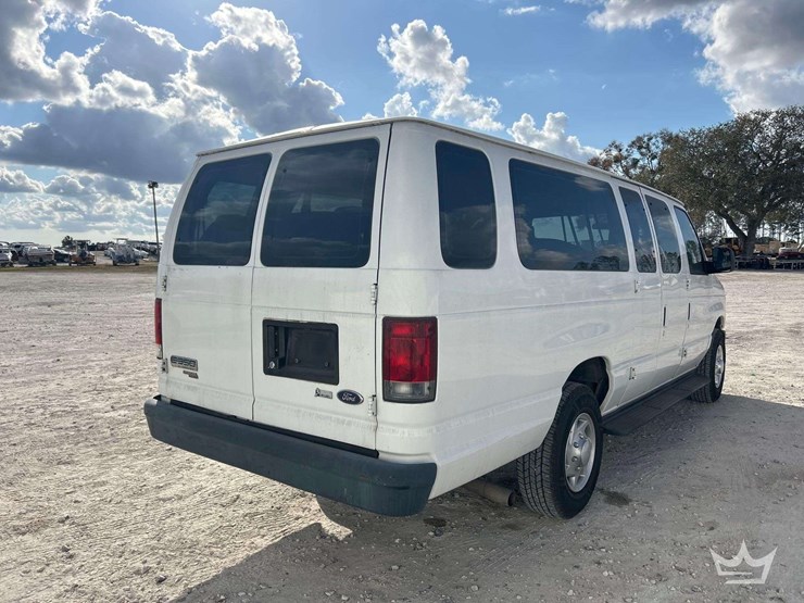 2011-ford-e350-image-3