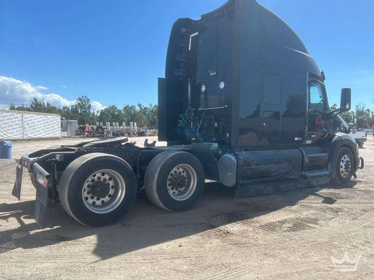 2020-peterbilt-579-image-3
