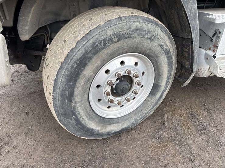 2016-caterpillar-ct660-image-8