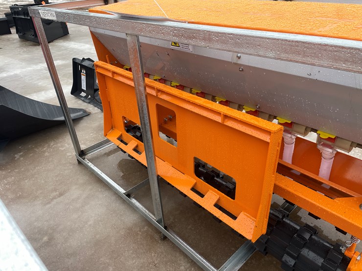 caterpillar-12-image-12