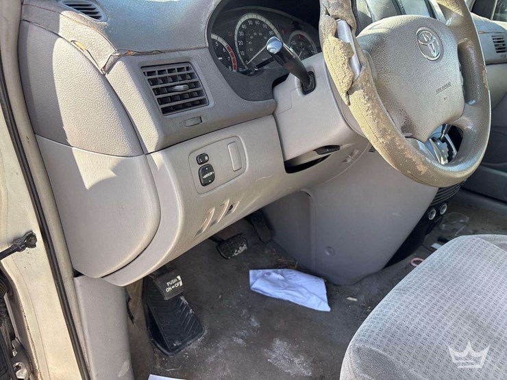 2006-toyota-sierra-ce-van-image-15