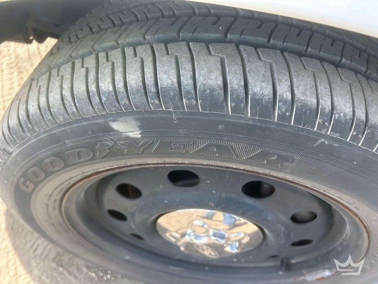 2010-ford-crown-victoria-image-22