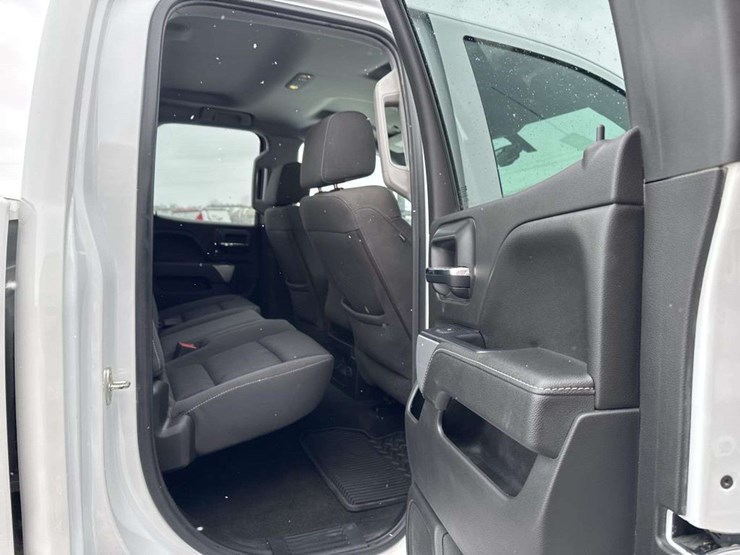 2016-chevrolet-silverado-2500hd-lt-image-15