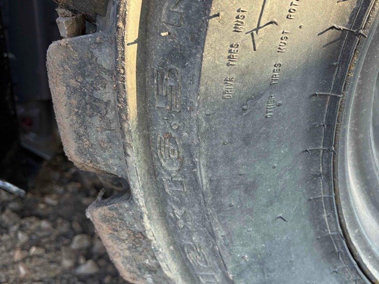 2012-new-holland-l225-image-8