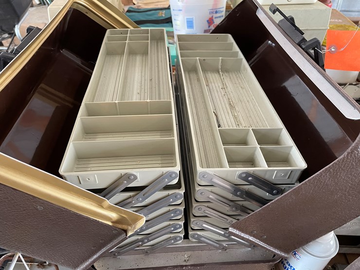 #7643-•-hard-plastic-tackle-box-image-4