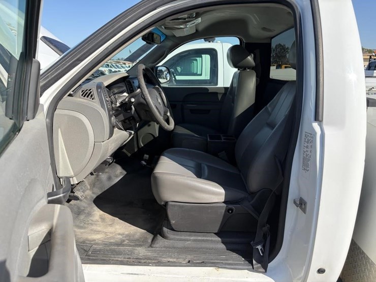 2012-chevrolet-2500-image-9