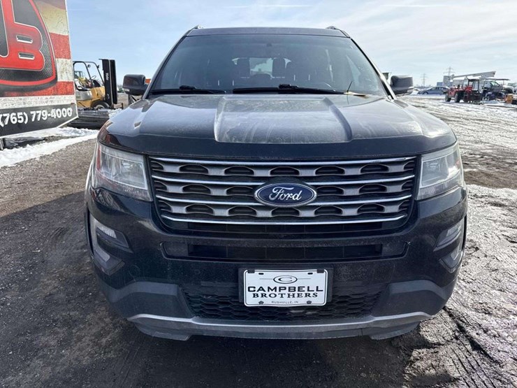 2016-ford-explorer-xlt-image-8