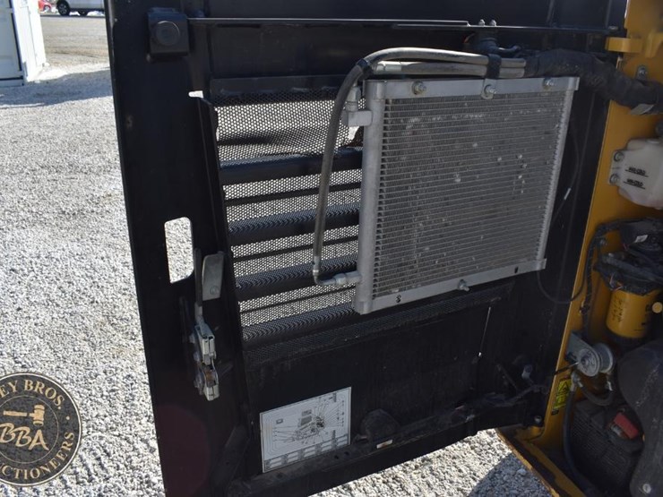 2022-caterpillar-259d3-image-35