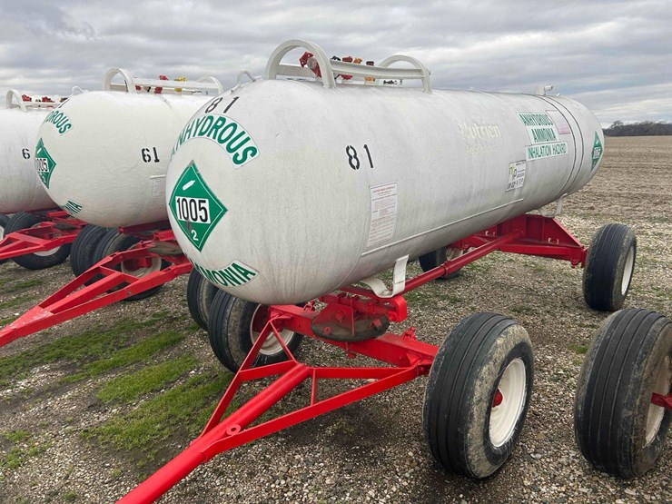 1000-gal.-nh3-tank-on-gear-#81-sells-offsite-image-12