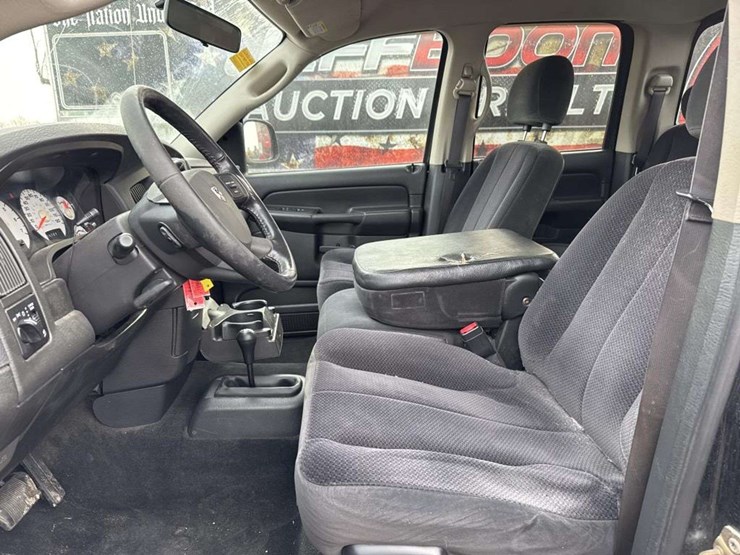 2000-dodge-1500-image-13