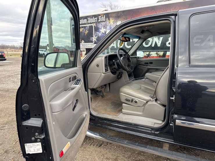 2005-gmc-sierra-2500-image-11