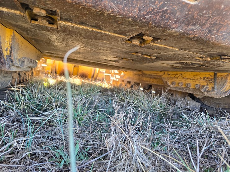 2015-caterpillar-953d-image-54