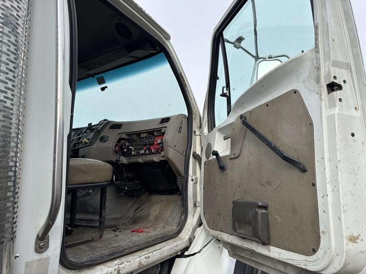 2002-sterling-l7500-image-13