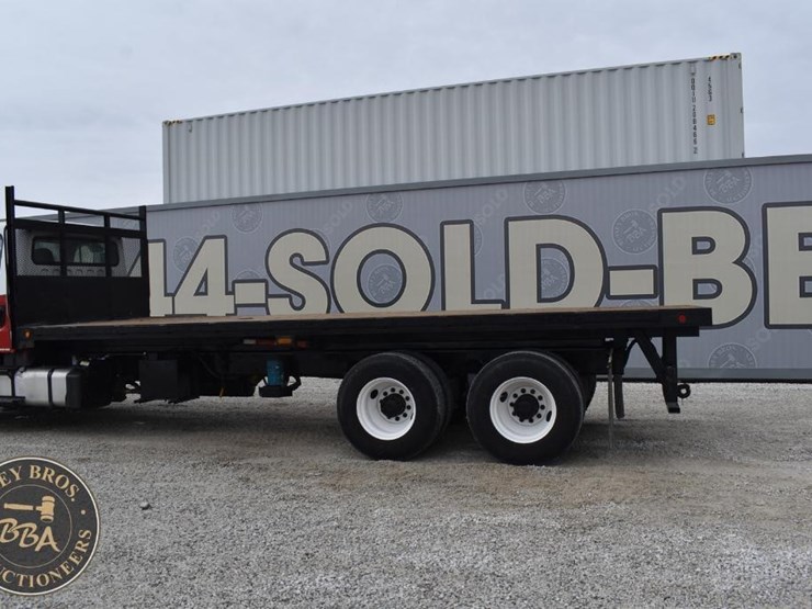 2015-freightliner-business-class-m2-106-image-3