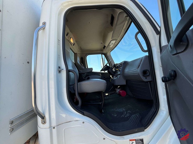 2019-freightliner-m2-s/a-box-truck-image-59