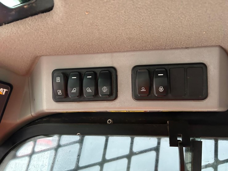 2020-caterpillar-299d3-xe-image-24