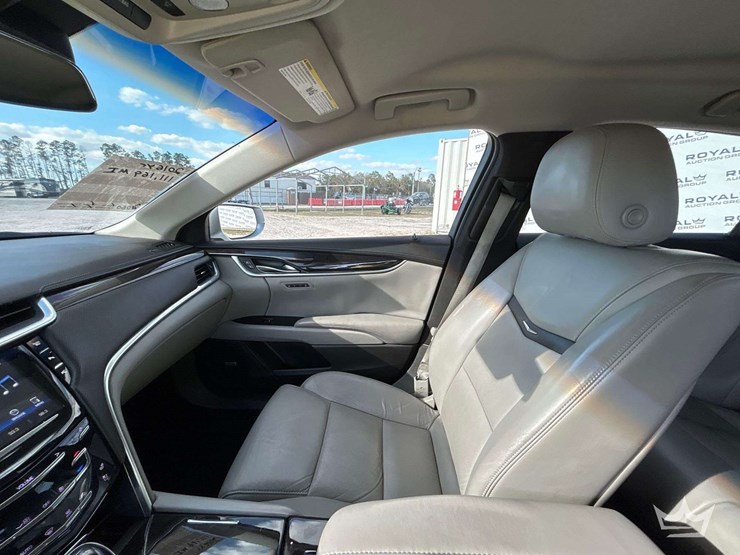 2016-cadillac-xts-sedan-image-20