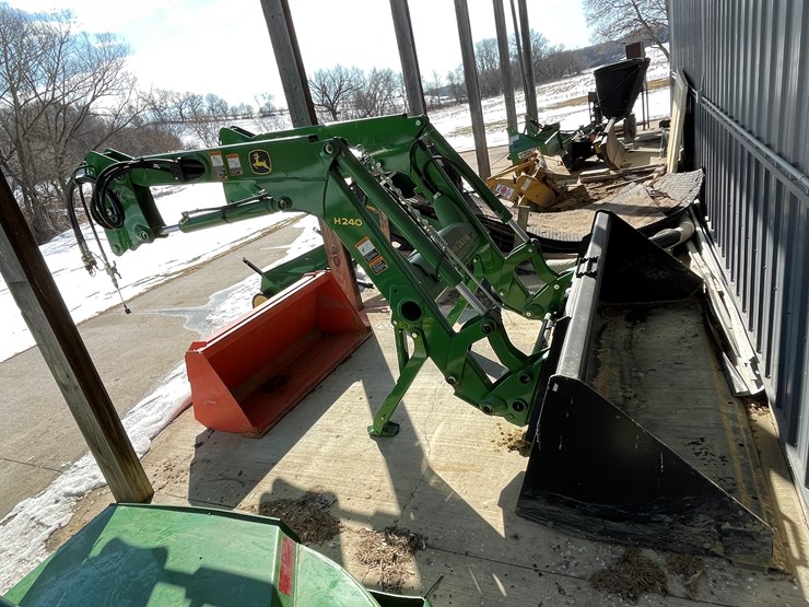 2015-john-deere-5075e-image-14