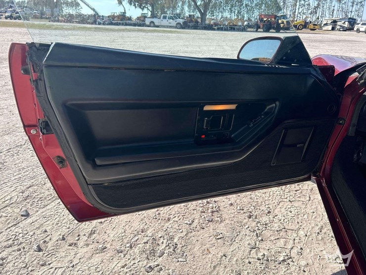 1989-corvette-convertible-image-12