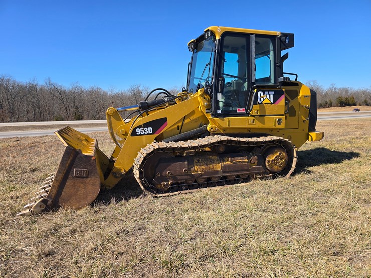 2015-caterpillar-953d-image-5