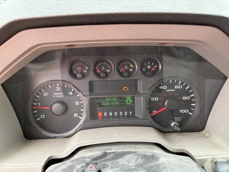 2010-ford-f550-image-14