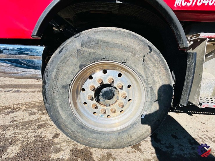 2011-volvo-truck-vhd-tri-axle-dump-truck-image-7