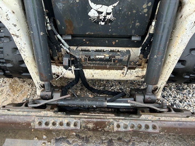 2022-bobcat-t76-image-10