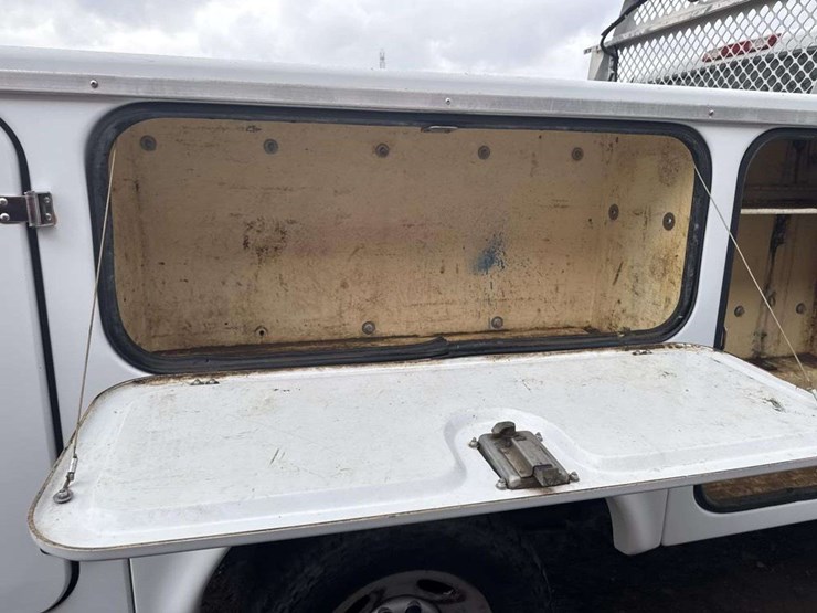 2003-gmc-k2500-image-19