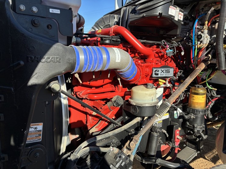 2020-peterbilt-567-image-13