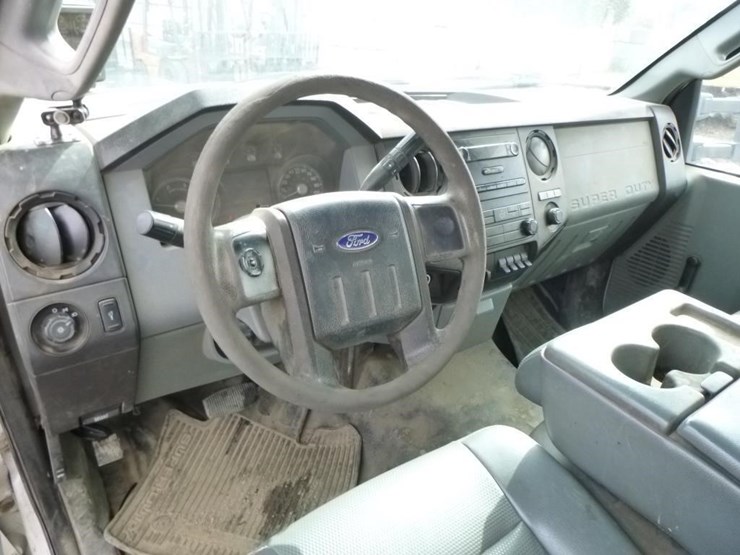 2013-ford-f550-image-8