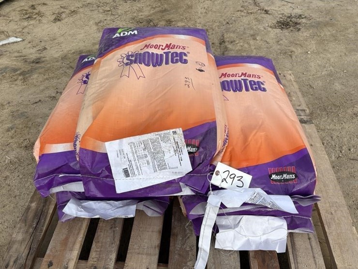 (5)-50lb-bags-moorman's-showtec-cattle-feed-image-1