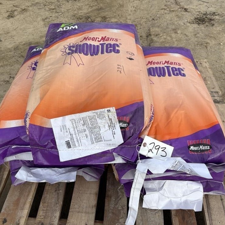 (5) 50lb Bags MoorMan's Showtec Cattle Feed