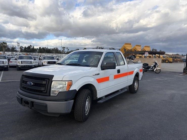 2013-ford-f150-xl-image-1